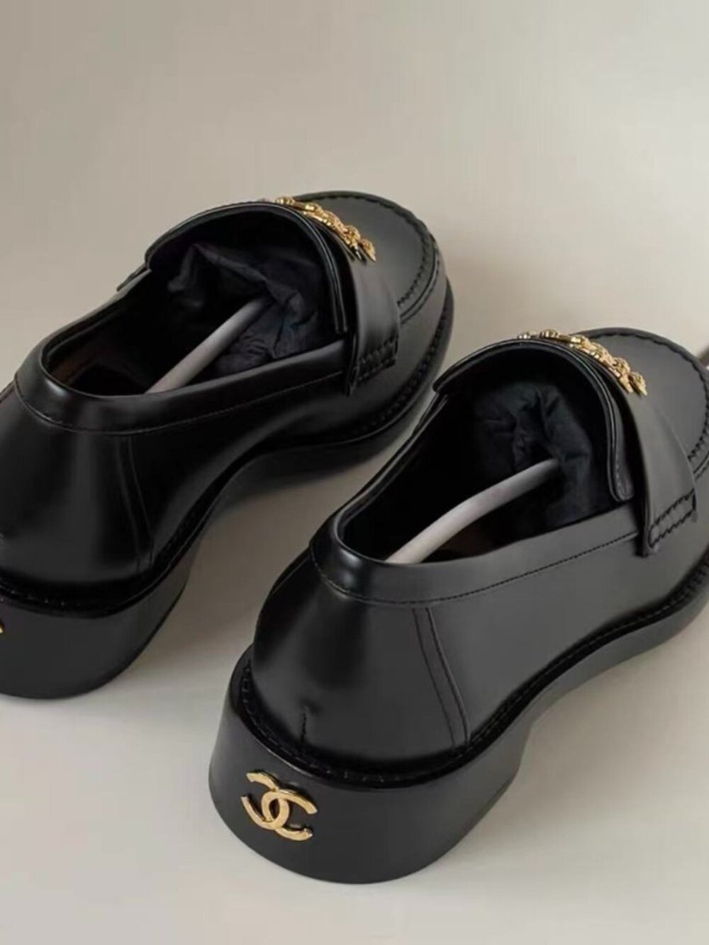 Chanel Black Leather CC Logo Loafers Size 38 - Picture 2 of 5